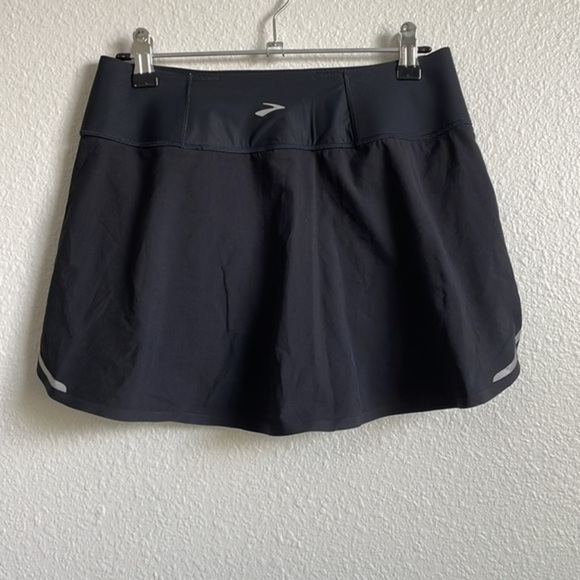 Brooks running skirt with built in shorts - Picture 3 of 5